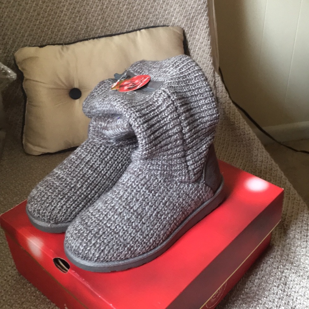 Brand new gray sweater boots